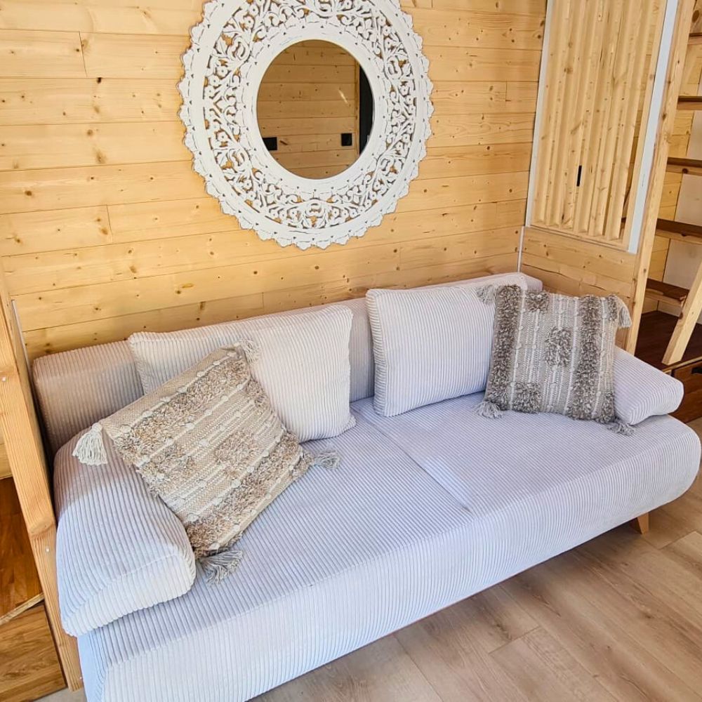 Intérieur chaleureux de Bali House Amoremio, Peypin
