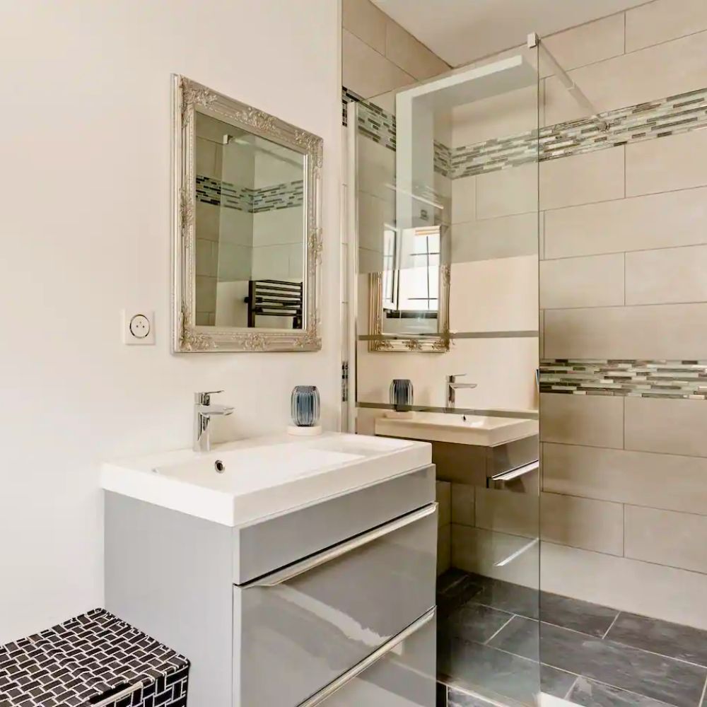 Salle de bain tout confort à Studio Phuket - Séjour à Amoremio, Peypin